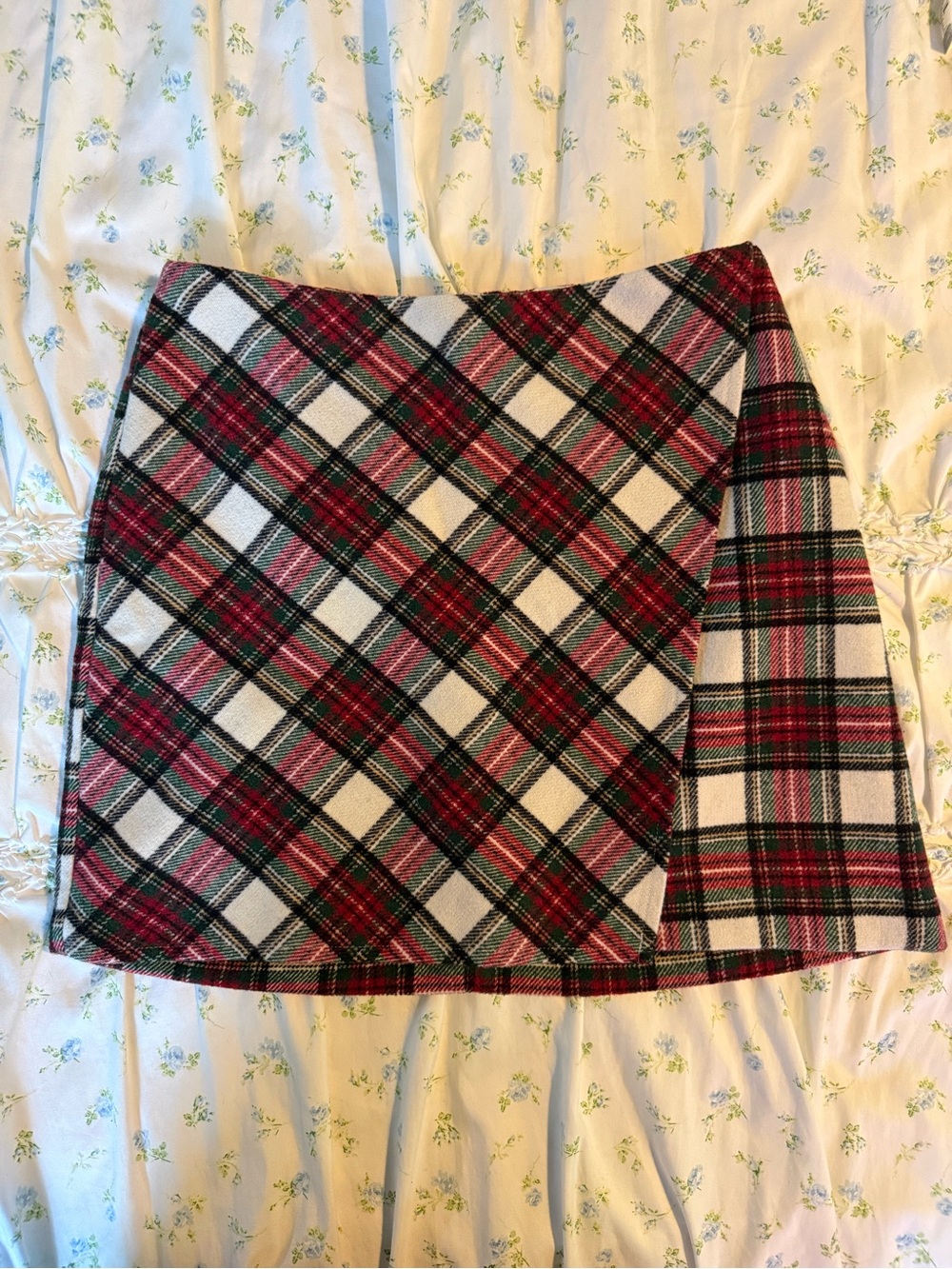 NWT Hollister Ultra High Rise Tartan Plaid Cozy Mini Skirt Red Green White